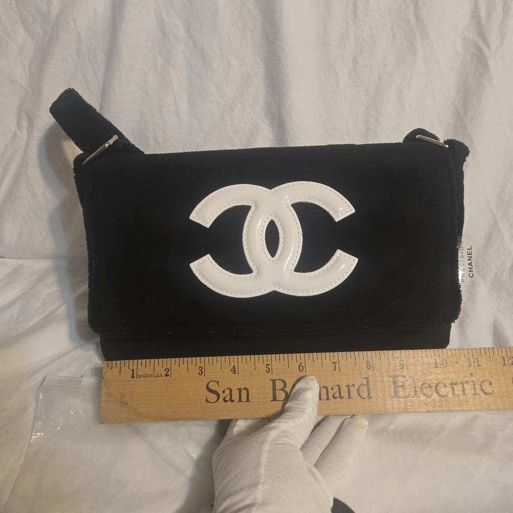 Luxury Black and White Crossbody Or Bum Bag Promotional CC Logo Chanel - Picture 5 of 7